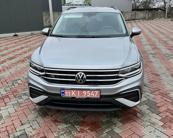Сірий Фольксваген Тігуан, об'ємом двигуна 2 л та пробігом 14 тис. км за 22999 $, фото 6 на Automoto.ua