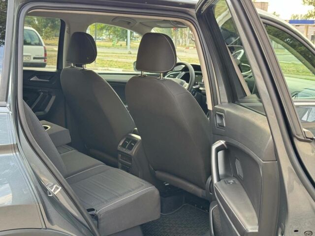 Серый Фольксваген Тигуан, объемом двигателя 2 л и пробегом 12 тыс. км за 24940 $, фото 14 на Automoto.ua