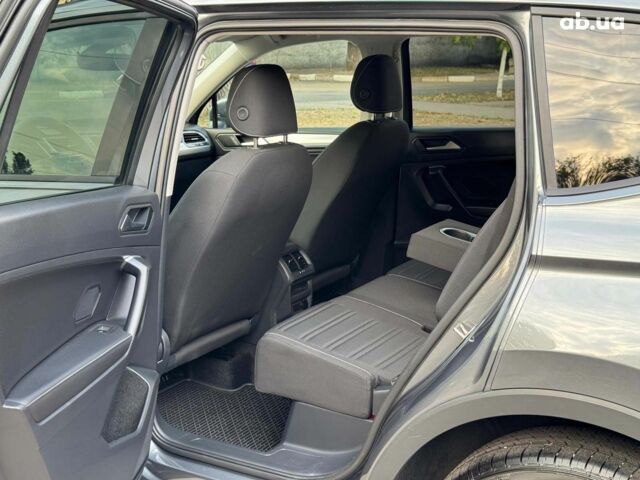 Серый Фольксваген Тигуан, объемом двигателя 2 л и пробегом 12 тыс. км за 24940 $, фото 13 на Automoto.ua