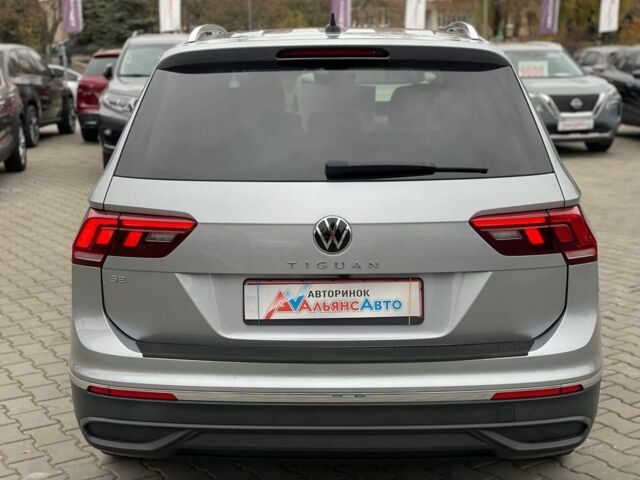 Сірий Фольксваген Тігуан, об'ємом двигуна 2 л та пробігом 27 тис. км за 25600 $, фото 5 на Automoto.ua