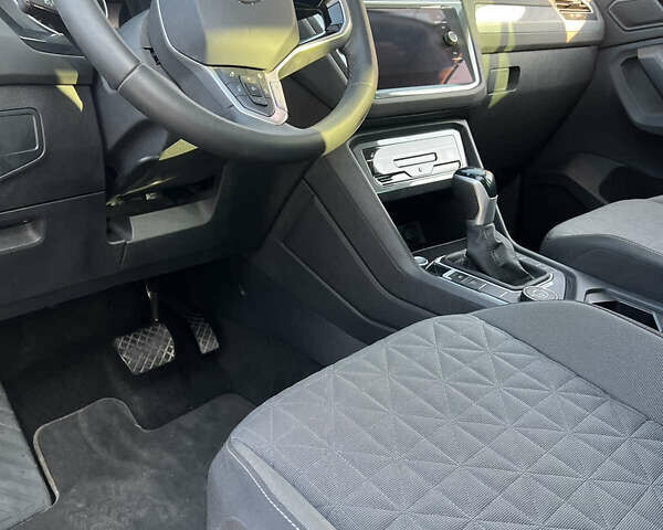 Серый Фольксваген Тигуан, объемом двигателя 1.97 л и пробегом 22 тыс. км за 18500 $, фото 8 на Automoto.ua