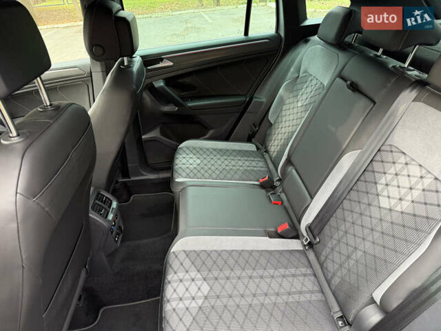Сірий Фольксваген Тігуан, об'ємом двигуна 1.98 л та пробігом 28 тис. км за 41700 $, фото 20 на Automoto.ua