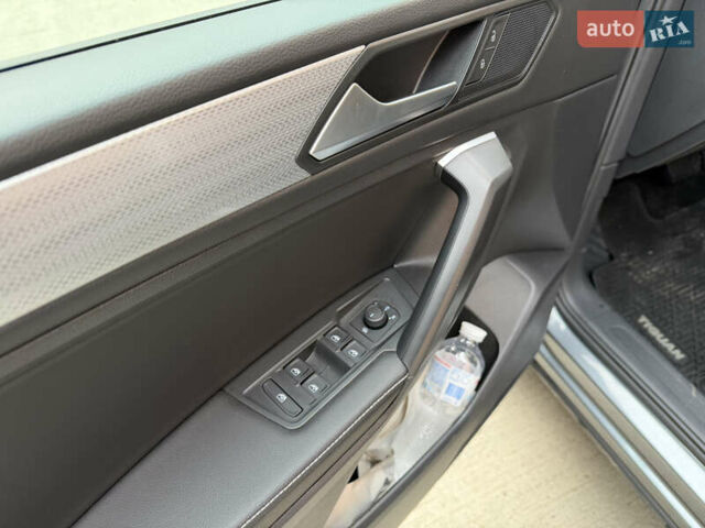 Серый Фольксваген Тигуан, объемом двигателя 1.97 л и пробегом 27 тыс. км за 23999 $, фото 12 на Automoto.ua