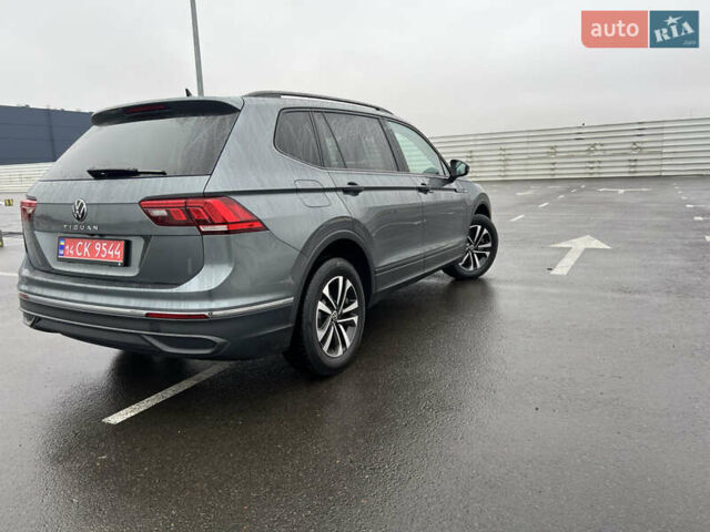 Серый Фольксваген Тигуан, объемом двигателя 2 л и пробегом 44 тыс. км за 25900 $, фото 2 на Automoto.ua