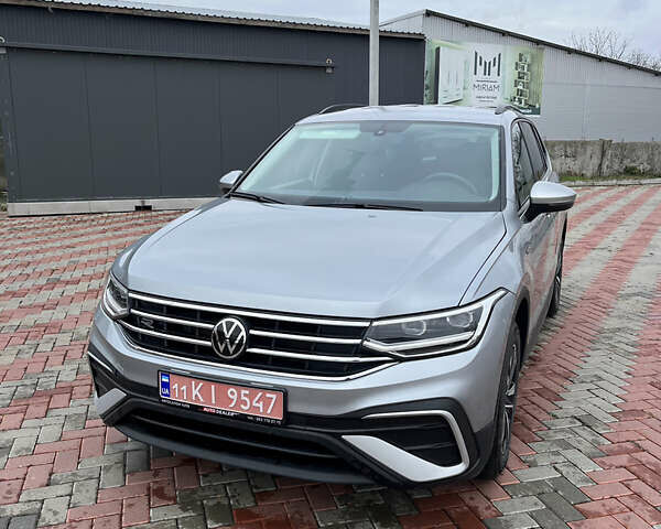 Сірий Фольксваген Тігуан, об'ємом двигуна 2 л та пробігом 14 тис. км за 22999 $, фото 4 на Automoto.ua