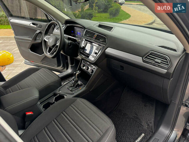Серый Фольксваген Тигуан, объемом двигателя 1.98 л и пробегом 25 тыс. км за 24500 $, фото 22 на Automoto.ua