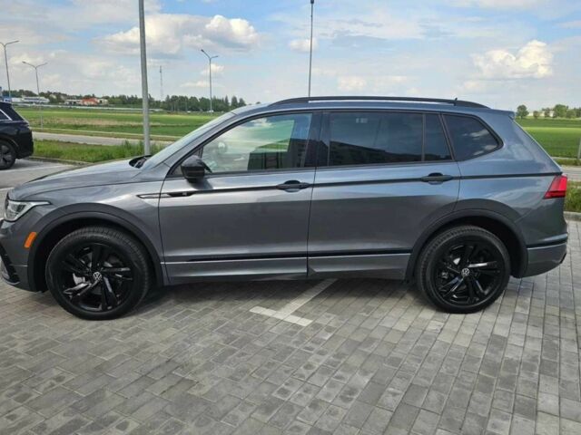 Серый Фольксваген Тигуан, объемом двигателя 2 л и пробегом 9 тыс. км за 21500 $, фото 2 на Automoto.ua