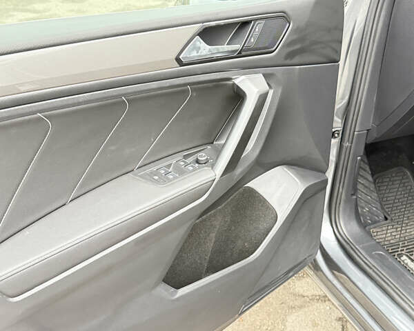 Сірий Фольксваген Тігуан, об'ємом двигуна 2 л та пробігом 36 тис. км за 27500 $, фото 11 на Automoto.ua