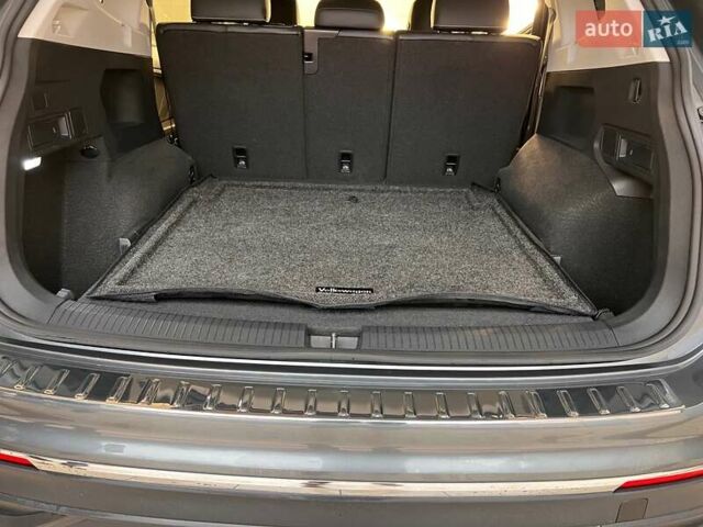 Сірий Фольксваген Тігуан, об'ємом двигуна 2 л та пробігом 18 тис. км за 26800 $, фото 23 на Automoto.ua