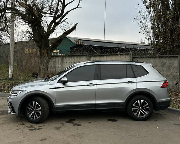 Серый Фольксваген Тигуан, объемом двигателя 0 л и пробегом 42 тыс. км за 24200 $, фото 4 на Automoto.ua