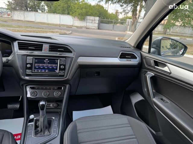 Серый Фольксваген Тигуан, объемом двигателя 2 л и пробегом 12 тыс. км за 24940 $, фото 19 на Automoto.ua