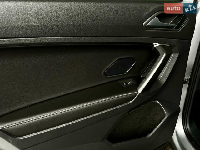 Серый Фольксваген Тигуан, объемом двигателя 2 л и пробегом 14 тыс. км за 23900 $, фото 12 на Automoto.ua