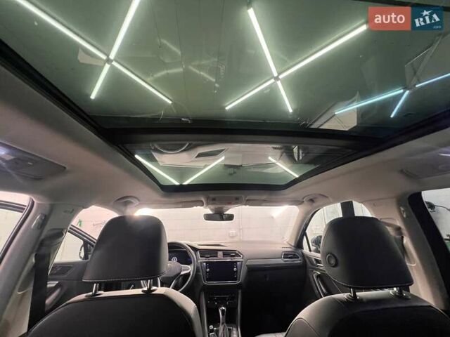 Сірий Фольксваген Тігуан, об'ємом двигуна 2 л та пробігом 18 тис. км за 26800 $, фото 31 на Automoto.ua