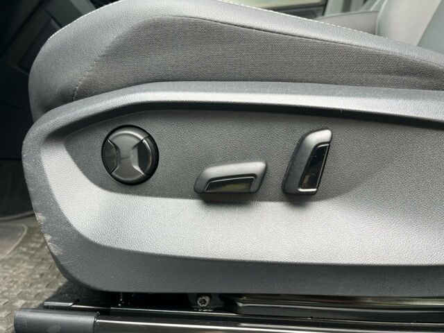 Сірий Фольксваген Тігуан, об'ємом двигуна 2 л та пробігом 7 тис. км за 27300 $, фото 30 на Automoto.ua