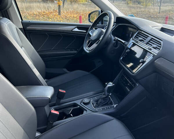 Сірий Фольксваген Тігуан, об'ємом двигуна 1.98 л та пробігом 23 тис. км за 27800 $, фото 13 на Automoto.ua