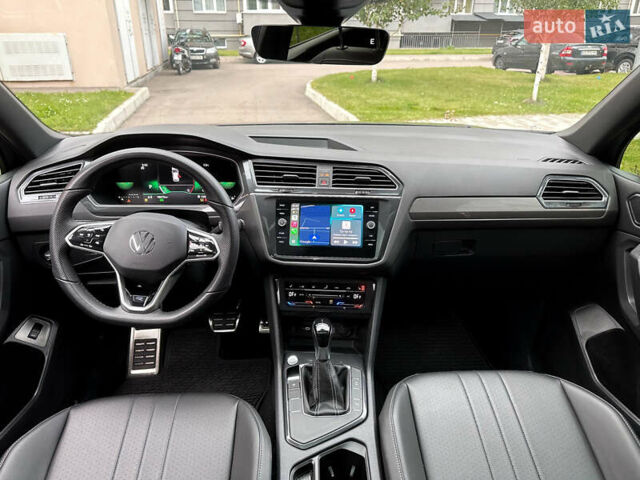 Серый Фольксваген Тигуан, объемом двигателя 2 л и пробегом 18 тыс. км за 28998 $, фото 4 на Automoto.ua