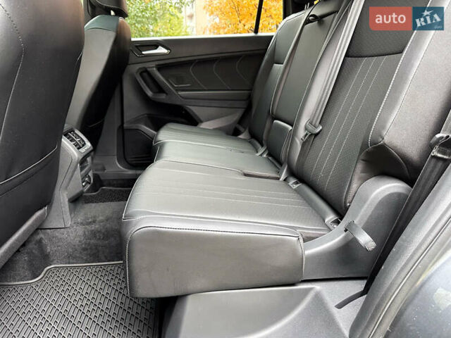 Серый Фольксваген Тигуан, объемом двигателя 2 л и пробегом 18 тыс. км за 28998 $, фото 62 на Automoto.ua