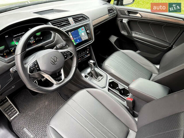 Серый Фольксваген Тигуан, объемом двигателя 2 л и пробегом 18 тыс. км за 28998 $, фото 21 на Automoto.ua