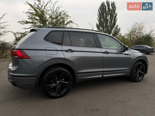 Сірий Фольксваген Тігуан, об'ємом двигуна 2 л та пробігом 2 тис. км за 31500 $, фото 30 на Automoto.ua