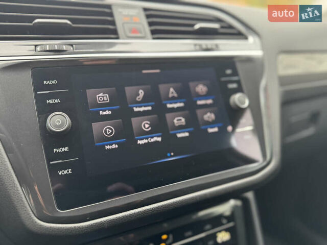 Серый Фольксваген Тигуан, объемом двигателя 2 л и пробегом 36 тыс. км за 28900 $, фото 65 на Automoto.ua