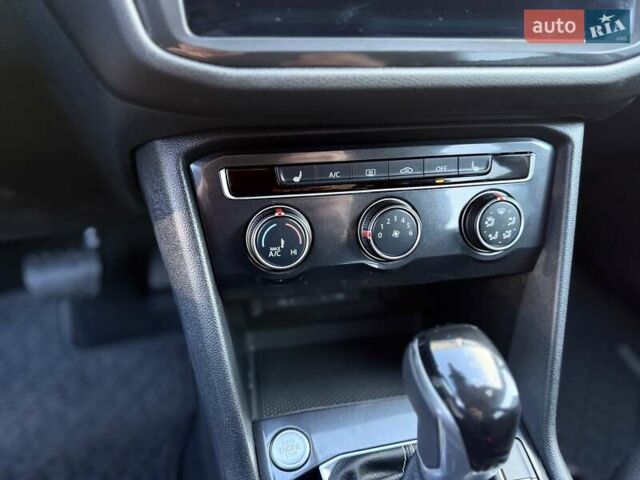 Серый Фольксваген Тигуан, объемом двигателя 1.98 л и пробегом 2 тыс. км за 25500 $, фото 42 на Automoto.ua