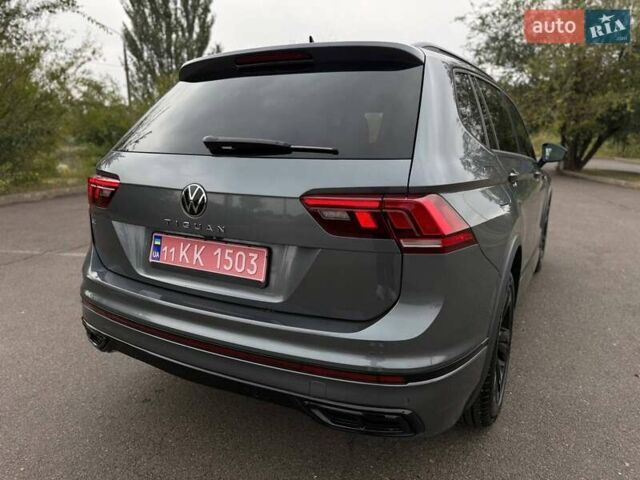 Сірий Фольксваген Тігуан, об'ємом двигуна 2 л та пробігом 2 тис. км за 31500 $, фото 32 на Automoto.ua