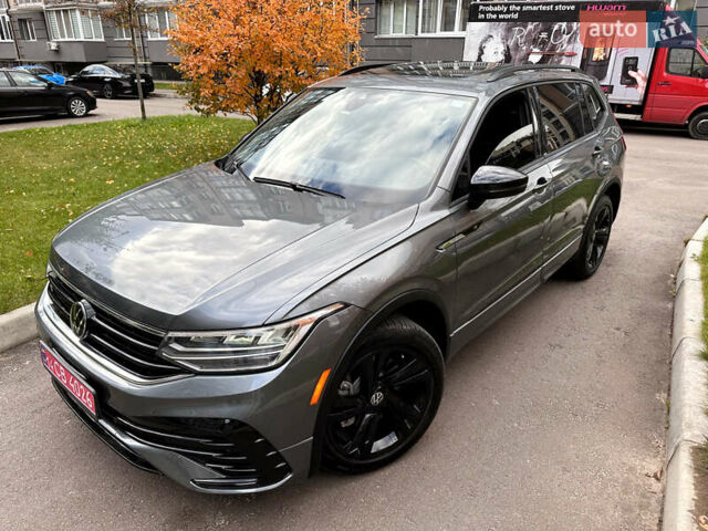 Серый Фольксваген Тигуан, объемом двигателя 2 л и пробегом 18 тыс. км за 28998 $, фото 48 на Automoto.ua