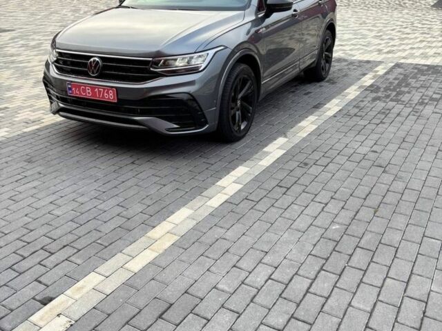 Серый Фольксваген Тигуан, объемом двигателя 2 л и пробегом 17 тыс. км за 30000 $, фото 1 на Automoto.ua