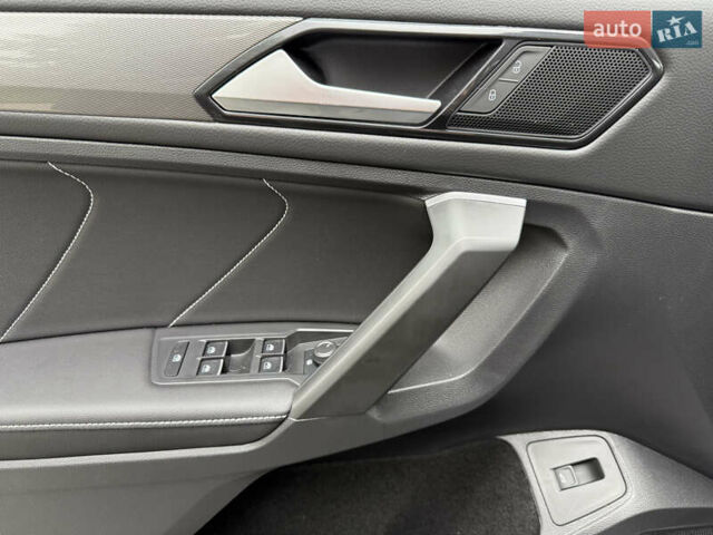 Серый Фольксваген Тигуан, объемом двигателя 2 л и пробегом 14 тыс. км за 27500 $, фото 21 на Automoto.ua