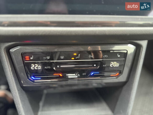 Серый Фольксваген Тигуан, объемом двигателя 2 л и пробегом 36 тыс. км за 28900 $, фото 69 на Automoto.ua