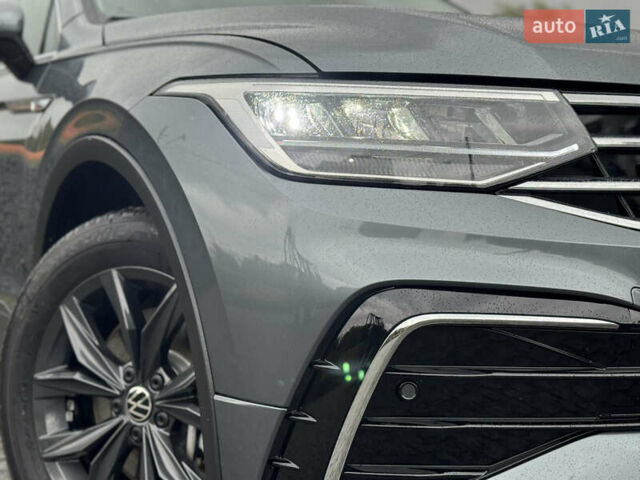 Серый Фольксваген Тигуан, объемом двигателя 2 л и пробегом 36 тыс. км за 28900 $, фото 4 на Automoto.ua