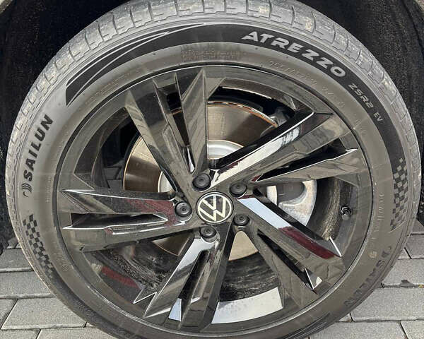 Серый Фольксваген Тигуан, объемом двигателя 2 л и пробегом 17 тыс. км за 30000 $, фото 17 на Automoto.ua