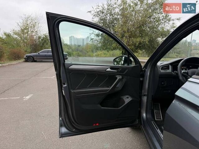 Сірий Фольксваген Тігуан, об'ємом двигуна 2 л та пробігом 2 тис. км за 31500 $, фото 43 на Automoto.ua