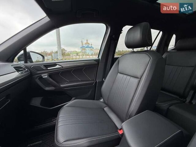 Сірий Фольксваген Тігуан, об'ємом двигуна 2 л та пробігом 2 тис. км за 31500 $, фото 81 на Automoto.ua