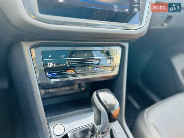 Сірий Фольксваген Тігуан, об'ємом двигуна 1.98 л та пробігом 23 тис. км за 27800 $, фото 19 на Automoto.ua