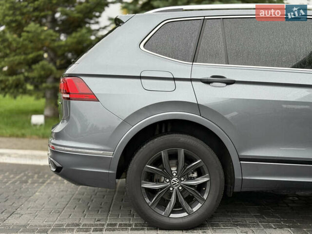 Серый Фольксваген Тигуан, объемом двигателя 2 л и пробегом 14 тыс. км за 27500 $, фото 11 на Automoto.ua
