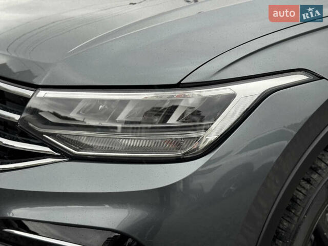 Серый Фольксваген Тигуан, объемом двигателя 2 л и пробегом 36 тыс. км за 28900 $, фото 38 на Automoto.ua