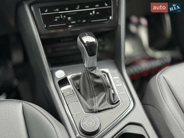 Серый Фольксваген Тигуан, объемом двигателя 2 л и пробегом 14 тыс. км за 27500 $, фото 14 на Automoto.ua