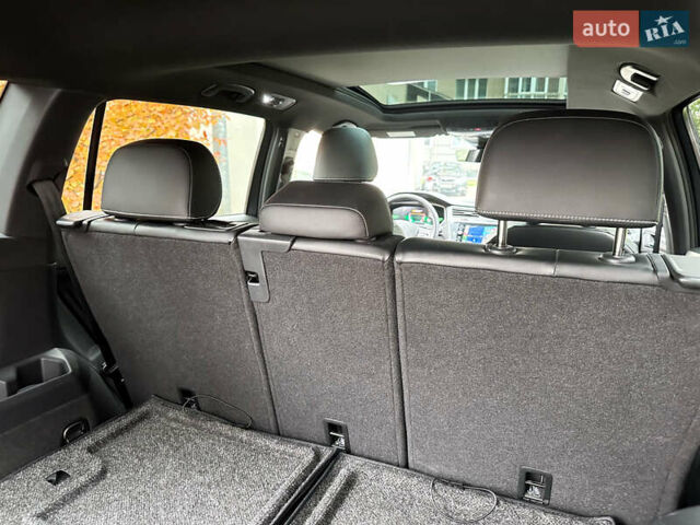 Серый Фольксваген Тигуан, объемом двигателя 2 л и пробегом 18 тыс. км за 28998 $, фото 50 на Automoto.ua