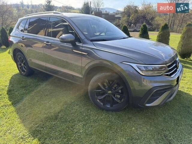 Серый Фольксваген Тигуан, объемом двигателя 1.98 л и пробегом 37 тыс. км за 27999 $, фото 3 на Automoto.ua