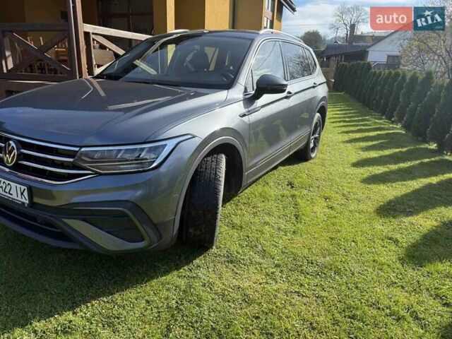 Серый Фольксваген Тигуан, объемом двигателя 1.98 л и пробегом 37 тыс. км за 27999 $, фото 2 на Automoto.ua