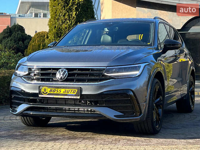 Серый Фольксваген Тигуан, объемом двигателя 2 л и пробегом 17 тыс. км за 29500 $, фото 2 на Automoto.ua