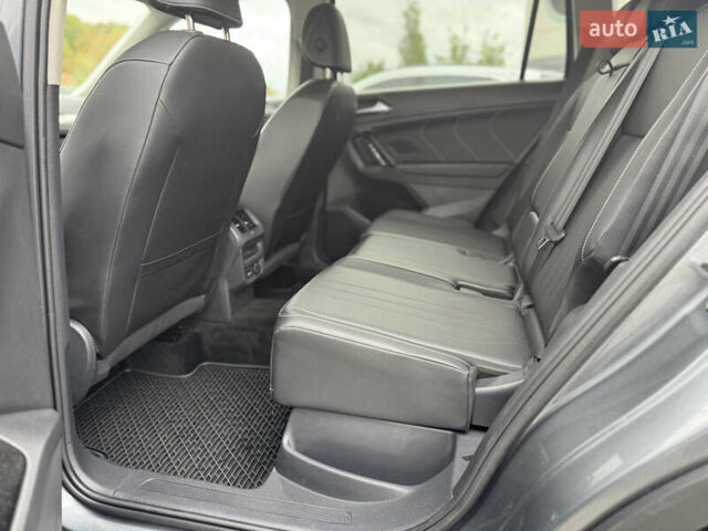 Серый Фольксваген Тигуан, объемом двигателя 2 л и пробегом 36 тыс. км за 28900 $, фото 76 на Automoto.ua