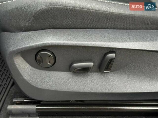 Сірий Фольксваген Тігуан, об'ємом двигуна 2 л та пробігом 2 тис. км за 31500 $, фото 49 на Automoto.ua