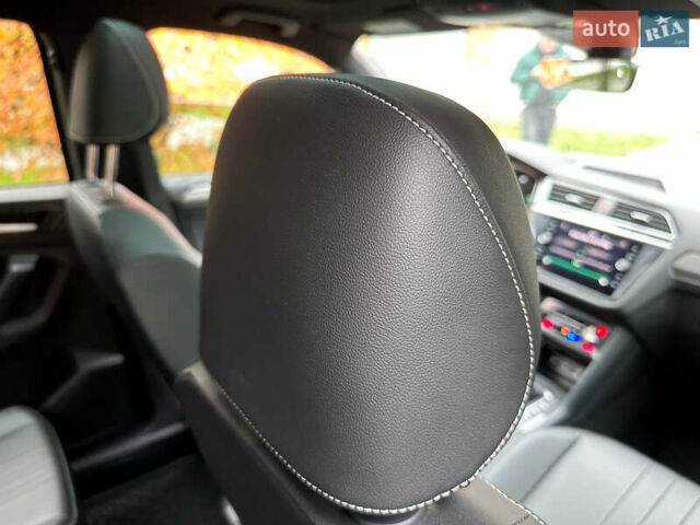 Серый Фольксваген Тигуан, объемом двигателя 2 л и пробегом 18 тыс. км за 28998 $, фото 47 на Automoto.ua