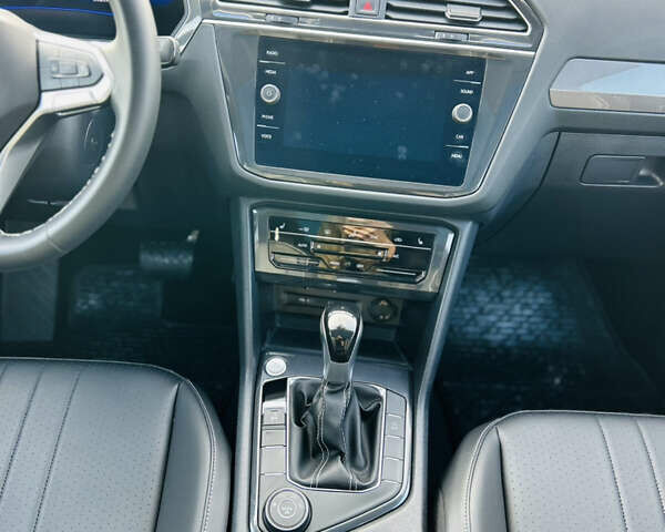 Сірий Фольксваген Тігуан, об'ємом двигуна 1.98 л та пробігом 23 тис. км за 27800 $, фото 16 на Automoto.ua