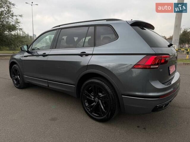 Сірий Фольксваген Тігуан, об'ємом двигуна 2 л та пробігом 2 тис. км за 31500 $, фото 36 на Automoto.ua