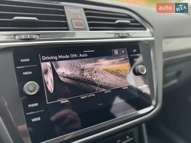 Серый Фольксваген Тигуан, объемом двигателя 2 л и пробегом 36 тыс. км за 28900 $, фото 31 на Automoto.ua