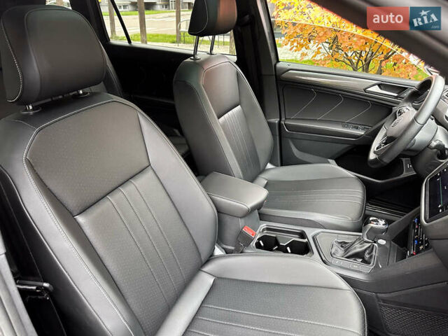 Серый Фольксваген Тигуан, объемом двигателя 2 л и пробегом 18 тыс. км за 28998 $, фото 12 на Automoto.ua