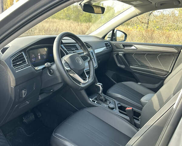 Сірий Фольксваген Тігуан, об'ємом двигуна 1.98 л та пробігом 23 тис. км за 27800 $, фото 7 на Automoto.ua